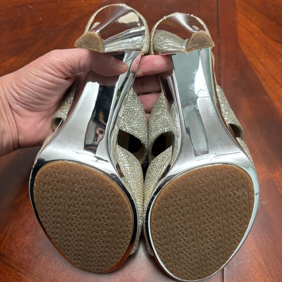 Michael Kors Berkley Silver Glitter Leather Zip Peep Toe T Strap Sandals Heels - Picture 11 of 12
